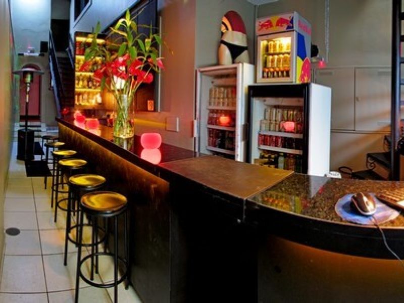 Sauna gay S&atilde;o Paulo com espa&ccedil;o bar.